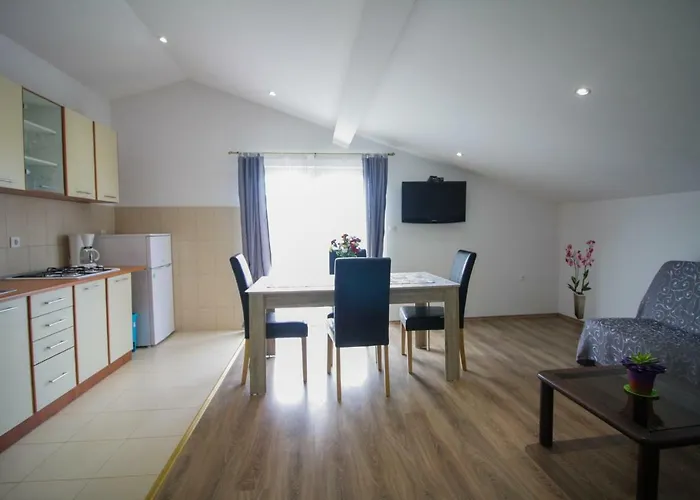 Sebi 300 M From 아파트 *