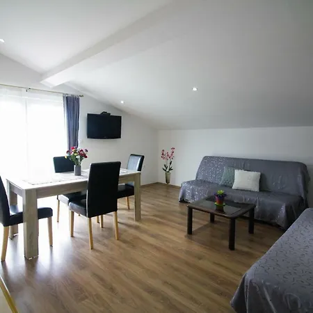 Sebi 300 M From Apartman Rovinj
