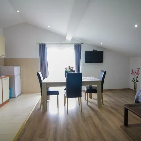 Sebi 300 M From Apartment *